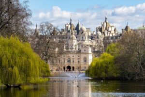 Buckingham Palace & Hyde Park Serenity
